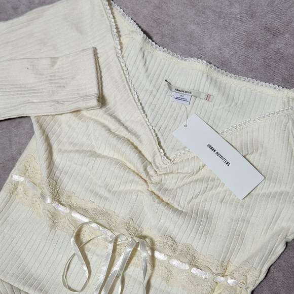 Kimchi Blue Tops - Kimchi Blue Urban Outfitters Ivory Ribbed Lace Peplum l/s Tie Top NWT Small